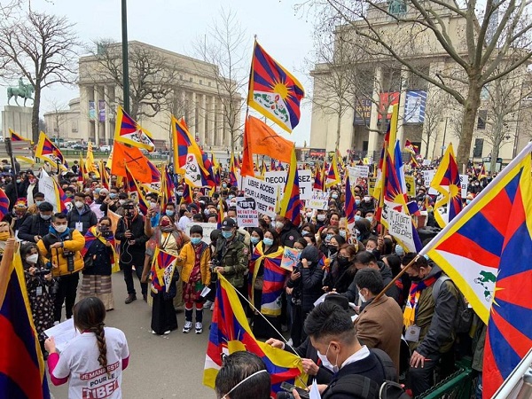 Over 1500 Tibetans protest in Paris against decades of Chinese atrocities