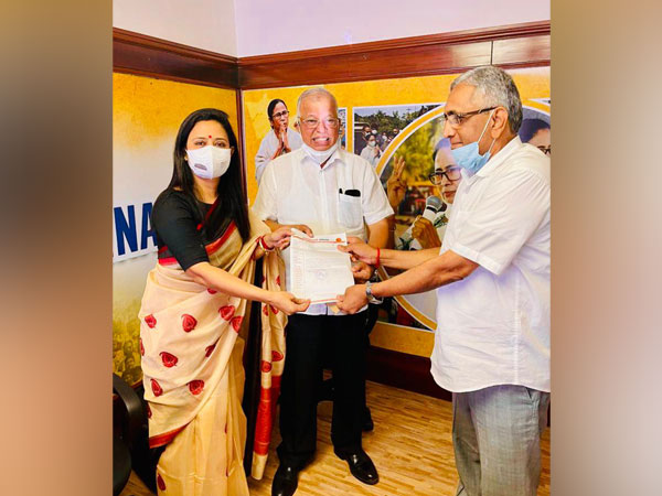 Mahua Moitra, Luizinho Faleiro and Deepak Dhavalikar after announcing pre-poll alliance (Photo/@AITCOfficial)