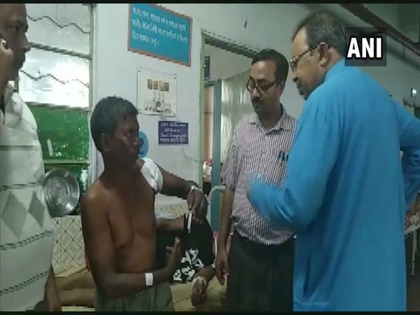 TMC workers undergoing treatment in Howrah on Saturday. Photo/ANI