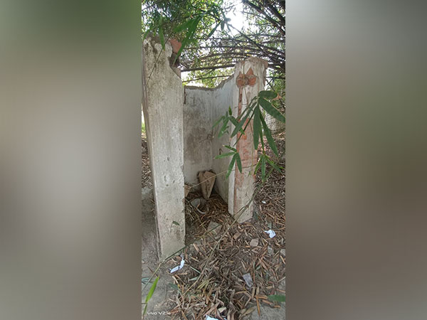 A toilet in Uttar Pardesh's Amethi lying in dilapidated condition. (ANI/photo)
