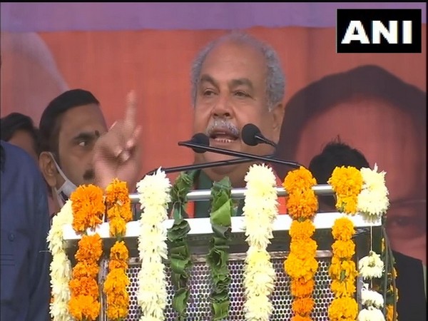 Union Agriculture Minister Narendra Singh Tomar addresses the kisan sammelan in Gwalior on Wednesday. (Photo/ANI)