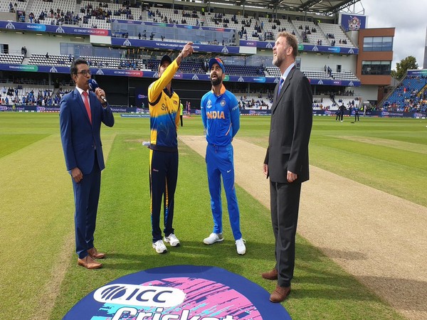 India skipper Virat Kohli and Sri Lanka skipper Dimuth Karunaratne during the toss at Headingley (Photo/BCCI Twitter)