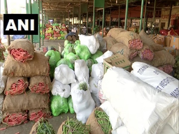 Traders of Uttarakhand vegetable markets suffer loss amid COVID-19 lockdown. Photo/ ANI