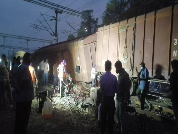 Derailed wagons of the goods train at Aluva (Photo/ANI)