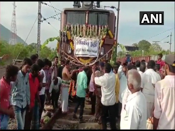 The first train carrying water from Jolarpet railway station leaves for Chennai, Tamil Nadu on July 12. Photo/ANI