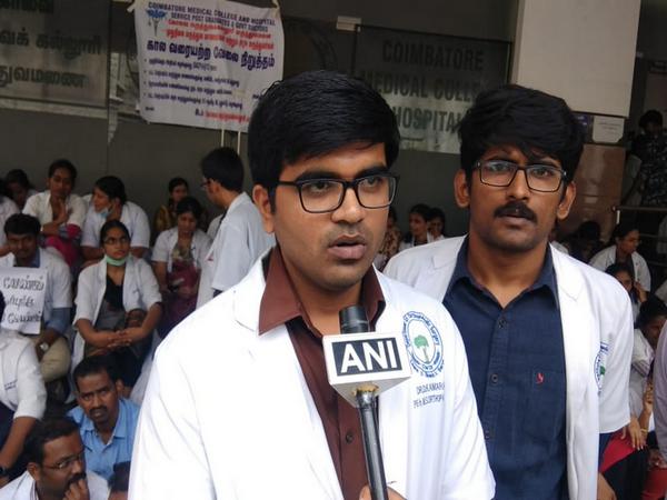 Trainee doctors joins T N govt doctors protest [Photo/ANI]