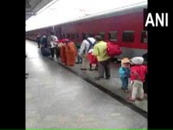    Shramik special train carrying passengers from Bengaluru leaves for UP on Monday. Photo/ANI