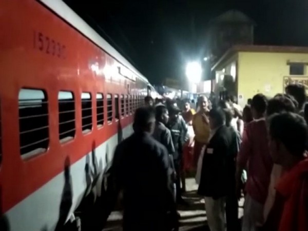 Darbhanga-Kolkata Express at Jhajha railway station on Monday 