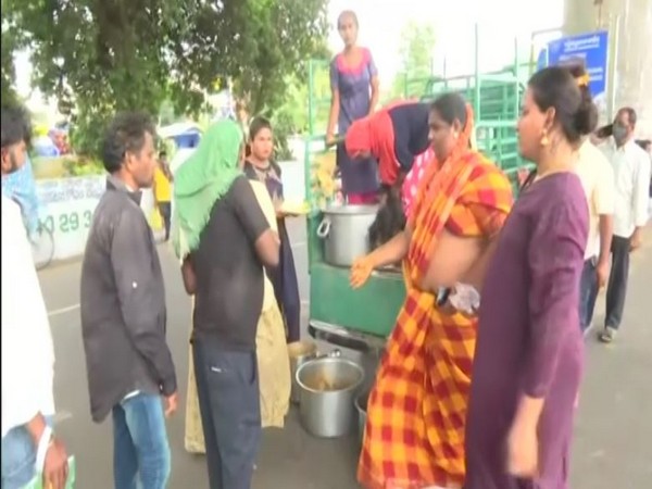 Transgender community distributes food. (Photo/ ANI)