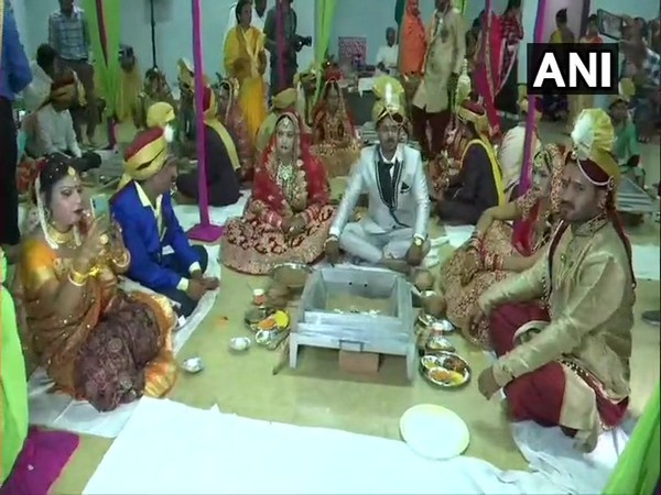 Couples participate in a mass trangender wedding held in Raipur on March 30. Photo/ANI