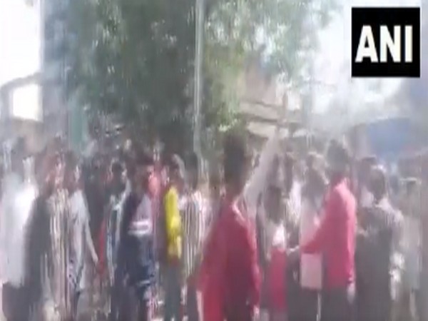 Maharashtra students protests outside State School Education Minster's residence against offline exams (Photo/ANI)