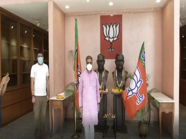 Busts of Syama Prasad Mukherjee and Deen Dayal Upadhyaya being garlanded at party headquarters in New Delhi. 
