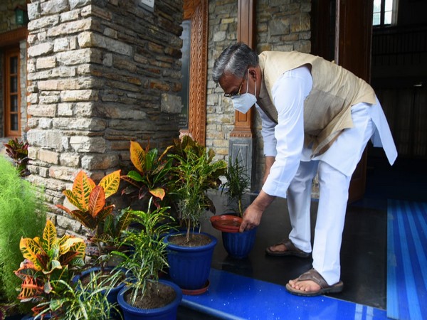 Uttarakhand CM Trivendra Singh Rawat launched drive to curb mosquito breeding [Photo/ANI]