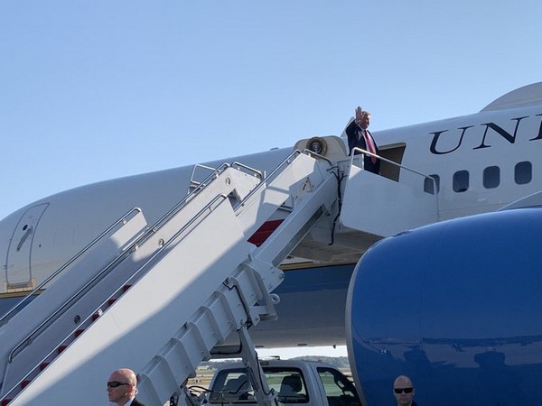 US President Donald Trump departs for Houston on Sunday (Photo/Steve Herman, The Voice of America)
