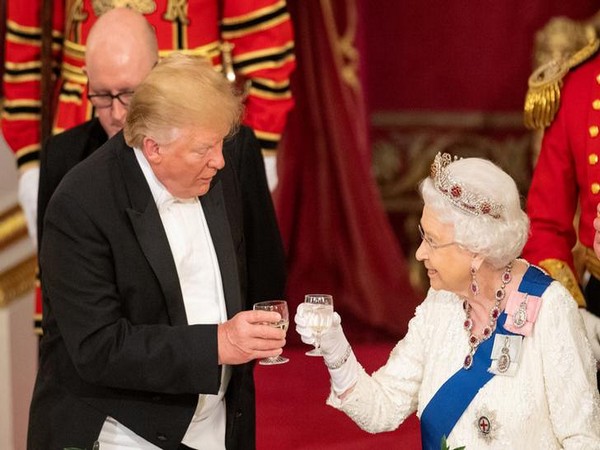 US President Donald Trump with Queen Elizabeth II at the State Banquet in Buckingham Palace on June 3 (Photo/Reuters)