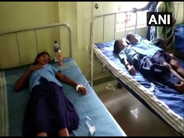 60 students fall sick after eating mid-day meal in Karnataka [Photo/ANI]