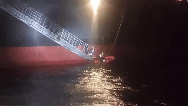 Indian Coast Guard Ship C-425 conducts medical evacuation of Indian crew onboard Liberia-flagged MV Lila Lisbon (Screengrab of video posted by Indian Coast Guard on X)