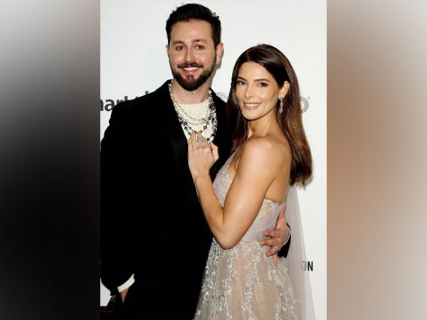 Ashley Greene and her husband Paul Khoury (Image source: Twitter)