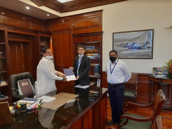 udChalo CEO, Ravi Kumar and Col D B Tingre (Retd), Chief of Defence Relations, udChalo presenting a proposal to Raksha Rajya Mantri, Shripadji Naik