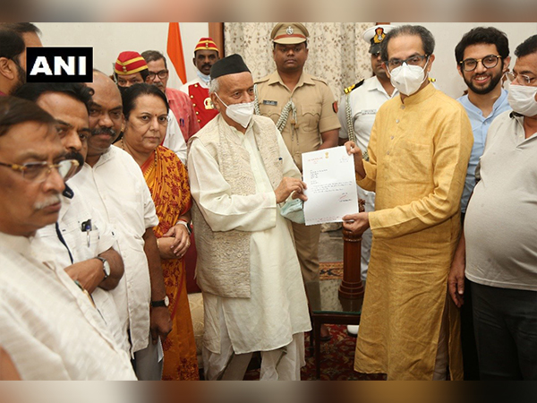 Caption: Uddhav Thackeray submitting resignation as Maharashtra CM to Governor Bhagat Singh Koshyari (Photo/ANI)