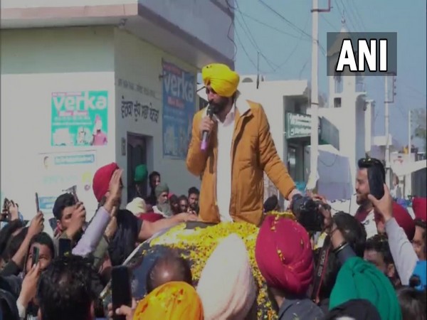 Aam Aadmi Party's CM candidate for Punjab Bhagwant Singh Mann holds a roadshow in Dhuri (Photo/ANI)