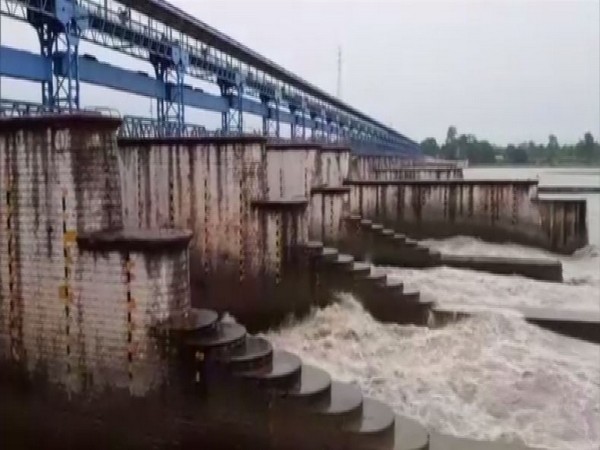 Over one lakh cusecs water released from Banbasa-Sharda barrage. (Photo/ANI)