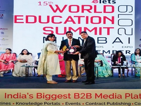 Sanjay Datta, Principal, Maharana Mewar Public School, Udaipur receiving award for MMPS