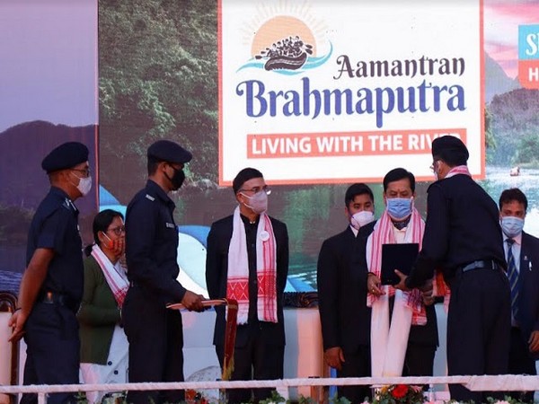 Assam CM Sarbananda Sonowal along with Brahmaputra Board Chairman Rajiv Yadav at the Brahmaputra Aamantran Abhiyan event at Majuli