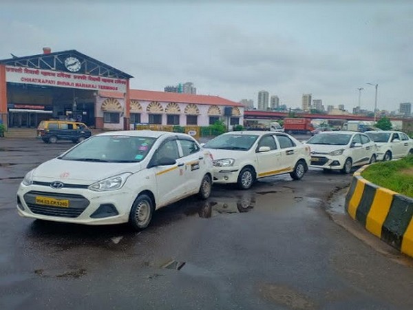 Meru Fleet at Platform 18 CSMT