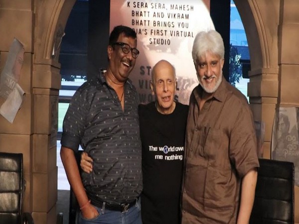 Satish Panchariya, Mahesh Bhatt and Vikram Bhatt