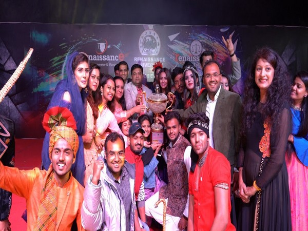 Actor Kriti Kharbanda and Chancellor of Renaissance University Swapnil Kothari with the trophy