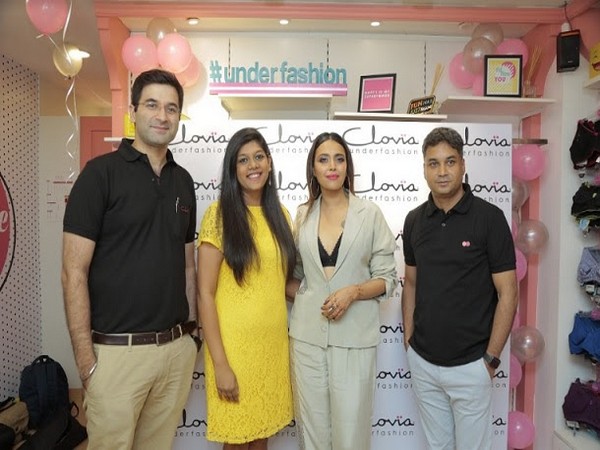 Swara Bhasker visits Clovia’s Kalkaji store on its first anniversary