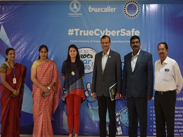 Pragya Misra, Director of Public Affairs at Truecaller India with other important dignitaries from Cyber Peace Foundation, BMS College at the TrueCyberSafe training in Bengaluru