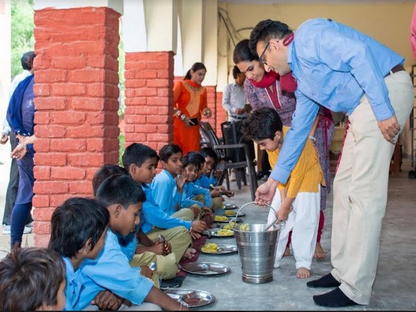Food being served to school children by Annamitra