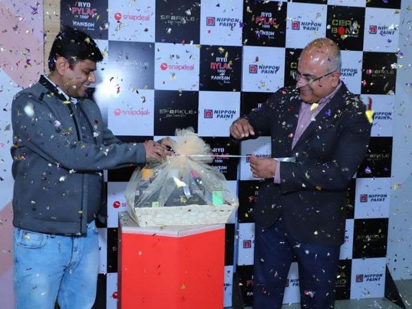 Sharad Malhotra, President, Nippon Paint India - Automotive Refinishes and Wood Coatings and  Vikas Kumar, Director - Business Team, Snapdeal unveiling the - Aerosol Pylac 1000 Rainbow Series