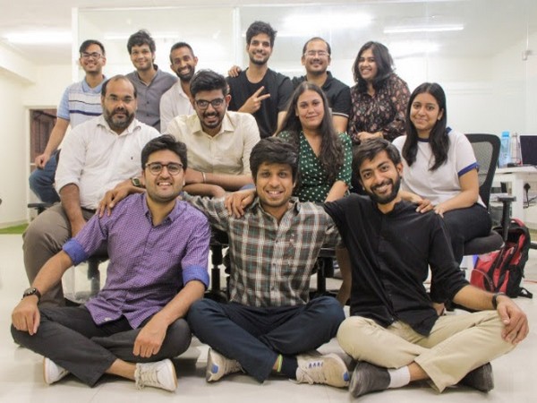 From L to R Sitting below, Homingos Founders - Malhar Patil, Shourya Agarwal and Rajat Gupta along with the team