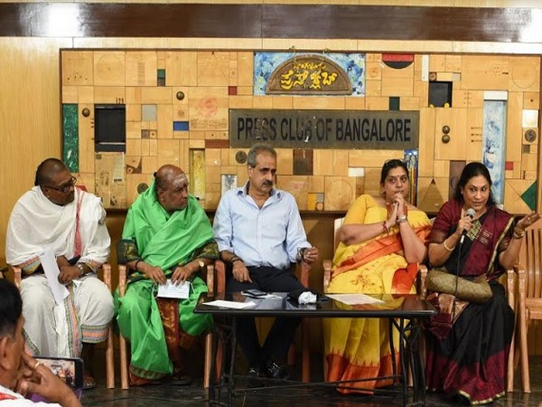 L to R: Ravichandran Gurukal, Elavarsapattam PT Ramesh Gurukal, Ashok Shankar, Sunitha Thimmegowda, Dr Soumya Ramesh