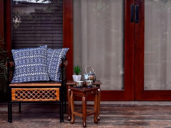 An antiqued inlay accents the top while the base colour compliments the uniform design. feat. Assamese Weave Cushion Covers