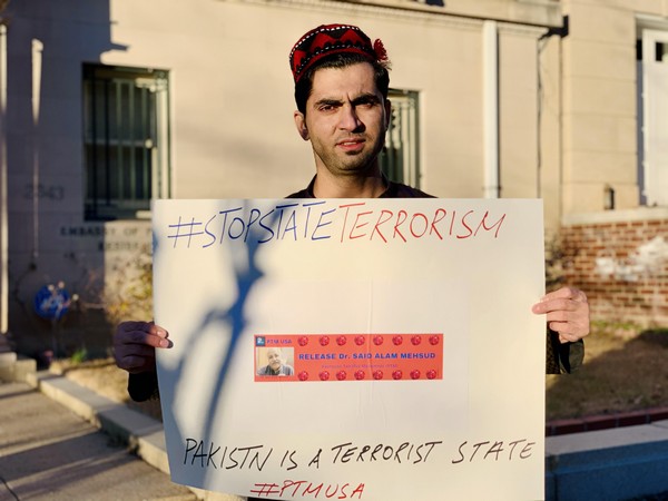 An activist protesting in Washington against arrest of PTM activists (Photo/ANI)