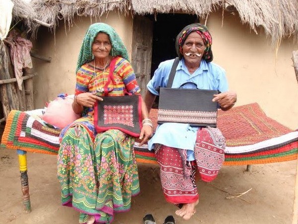 Yes!poho Artisans from Gujarat