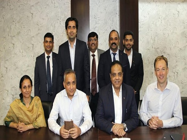 Sitting (R-L): Alex Duggan, Girish Arora, Rajiv Ghildiyal, Ritu Hasija, Standing: Alniche Life Sciences Leadership Team