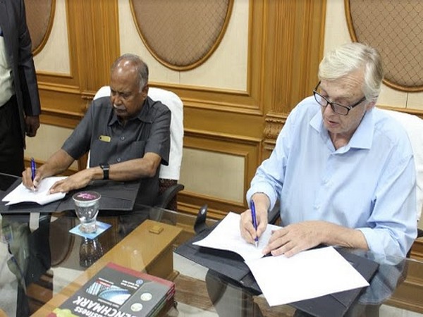 Dr N M Veeraiyan, Chancellor of Saveetha Institute of Medical and Technical Science and Angus Oliver, Global Director of Cambridge University Press