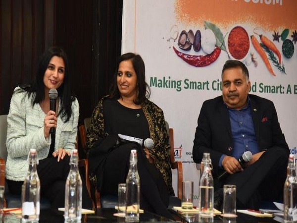 L to R: Panel Discussion - Kavita Devgan, Nutritionist and Best Selling Author, Meghana Narayan, Co-founder Slurrp Farm and Pawan Agarwal, CEO FSSAI