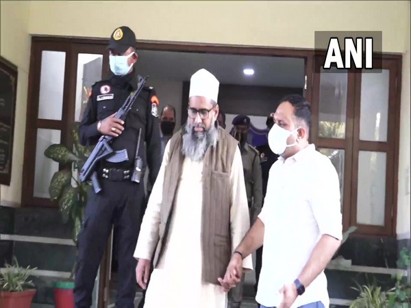 Arrested cleric Maulana Qamar Gani Usmani with Gujarat ATS. (ANI/photo)