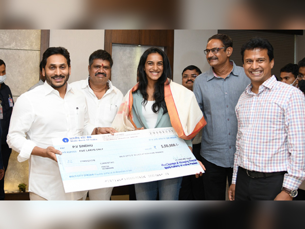 Andhra Pradesh CM with PV Sindhu 