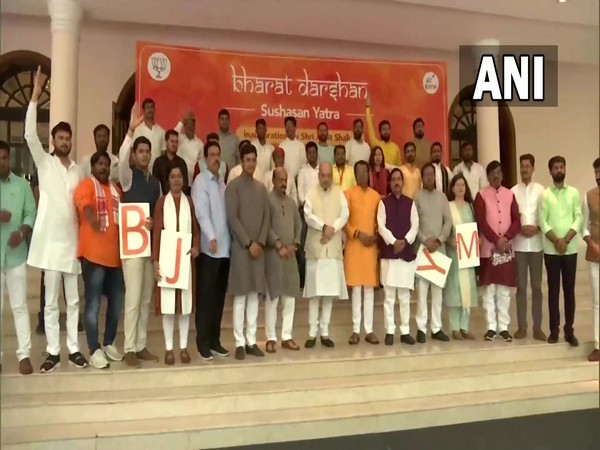 Home Minister Amit Shah attends 115th Jayanthi and Guru Vandana program of Shivakumara Swamiji in Tumkur city. (Photo/ANI)