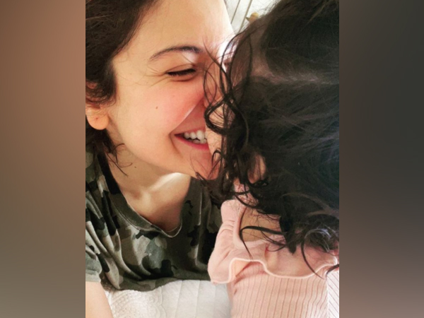 Anushka Sharma and her daughter Vamika (Image source: Instagram)