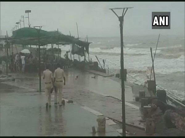 t: Visuals from Valsad as strong winds hit the region, sea turns rough.