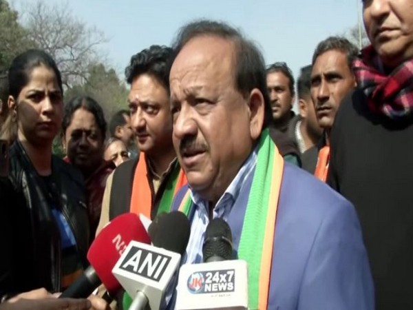Union Helath Minister Harsh Vardhan talking to media persons in New Delhi on Sunday (photo/ANI)