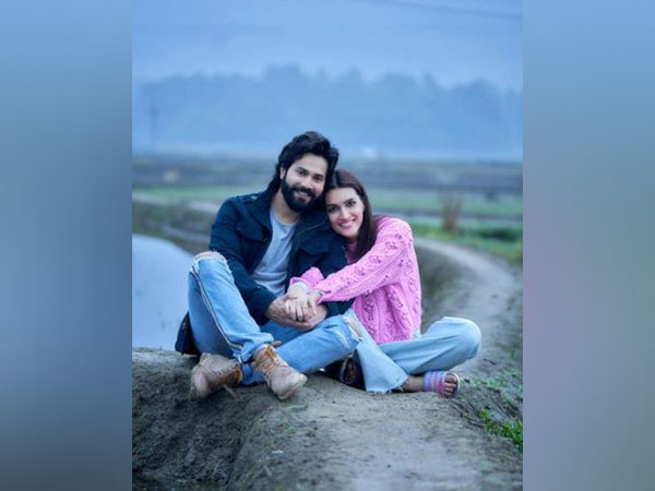 Varun Dhawan and Kriti Sanon (Image source: Instagram)